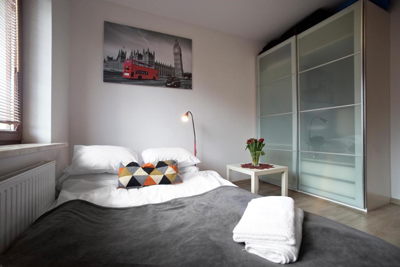 Airport Okecie Klobucka P&O Serviced Apartments Warsaw Exterior photo