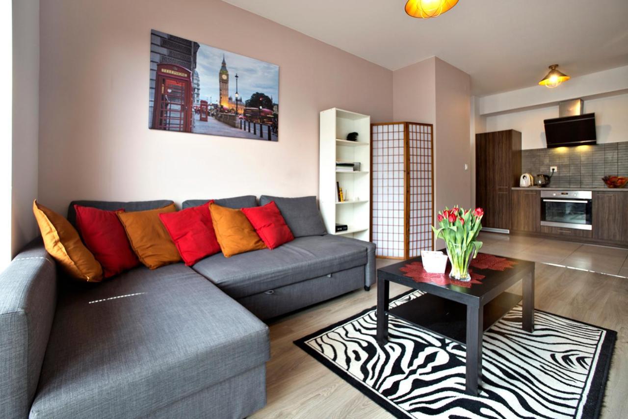 Airport Okecie Klobucka P&O Serviced Apartments Warsaw Exterior photo