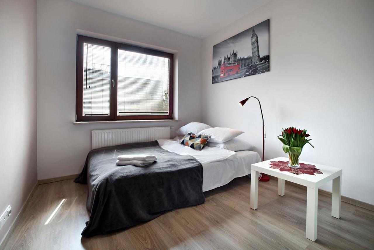 Airport Okecie Klobucka P&O Serviced Apartments Warsaw Exterior photo